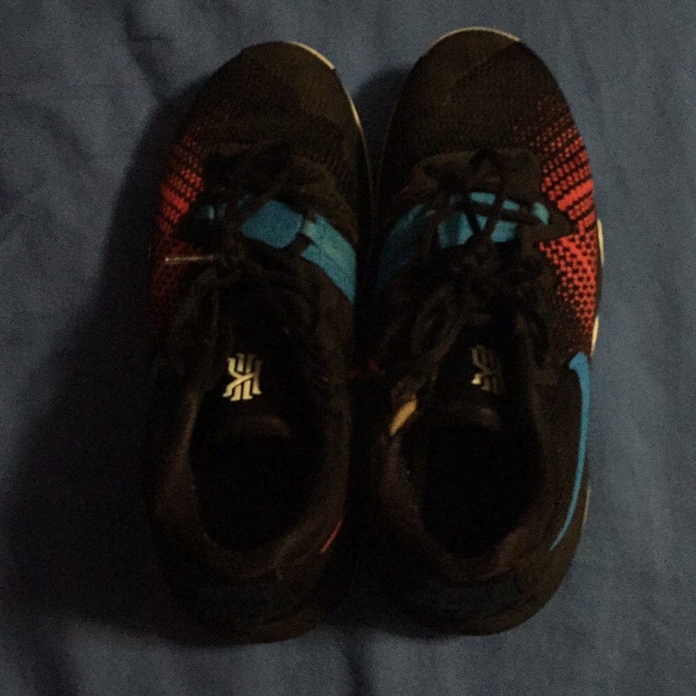 Nike Men’s Kyrie Flytrap Basketball shoes Size 6.5